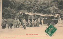 LES HAUTES VOSGES - Les Voyageurs Pour La Schlucht Et Le Hohneck En Voiture. - Tramways