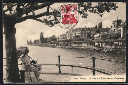 AK Vevey, Le Quai Et L`Hotel Des Ill Couronnes  - Vevey