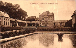 TOURNAI / LE PARC ET L HOTEL DE VILLE - Tournai