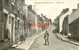 45 OUZOUER-SUR-TREZEE. Le Facteur Crieur Tambour Et Son Vélo Sur Grande Rue 1931 - Ouzouer Sur Loire