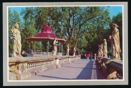 CPSM 10.5 X 15 Thaïlande (150) A Bridge At Bang-Pa-In  With Many European Figures...in Summer Palace - Thaïland