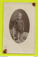 Carte Photo D'un Jeune Garçon Debout Sur Une Chaise Photo E. Lasseron à MELUN N°12232 VOIR DOS - Melun