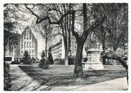 CPSM Dentelée 10.5 X 15 Somme AMIENS Le Square René Goblet - Amiens