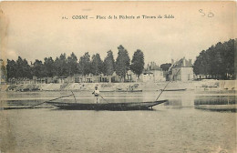 58 - Cosne - Place De La Pêcherie Et Tireurs De Sable - Animée - CPA - Voir Scans Recto-Verso - Cosne Cours Sur Loire