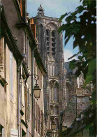 18 - Bourges - La Rue Porte Jaune - La Cathédrale Saint Etienne - CPM - Voir Scans Recto-Verso - Bourges