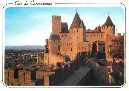 11 - Carcassonne - La Cité Médiévale - Vue Générale Sur Le Château Comtal. La Porte D'Aude Les Remparts, Prise Des Jardi - Carcassonne