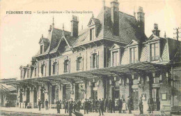 80 - Péronne - La Gare Intérieure - Animée - CPA - Voir Scans Recto-Verso - Peronne