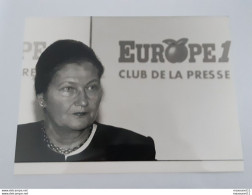 Photo AFP - 24cmX17,5cm  - Simone Veil Sur Europe 1 Le 12 Décembre 1994 ... Lot405 . - Berühmtheiten