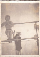 Old Real Original Photo - Woman Gymnast Training - Ca. 8.5x6 Cm - Personnes Anonymes