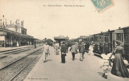 GARE DE DREUX - Une Vue Sur Les Quais. - Bahnhöfe Mit Zügen