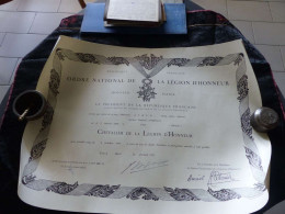 VP-131 , Diplôme De Chevalier De La Légion D'Honneur, 23 Août 1971 - Diploma's En Schoolrapporten