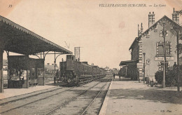VILLEFRANCHE SUR CHER - La Gare. - Stations - Met Treinen