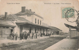 NOUZON - La Gare, Vue Intérieure.(carte Vendue En L'état) - Stations - Zonder Treinen