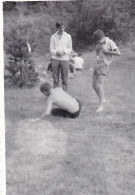 Old Real Original Photo - Boys Having Fun In The Nature - Ca. 8.5x6 Cm - Personnes Anonymes