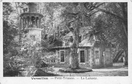 P4-78 Versailles-petit Trianon La Laiterie Cp Coin Abimee - Versailles