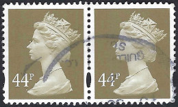 GREAT BRITAIN 1999 QEII 44p Horizontal Pair, Grey-Brown Machin SGY1713 Used - Série 'Machin'