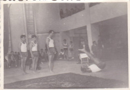 Old Real Original Photo - Men Gymnasts Training - Ca. 8.5x6 Cm - Anonymous Persons