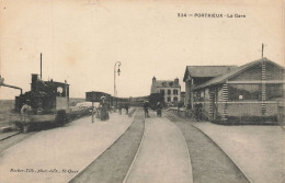 PORTRIEUX - La Gare. - Stations - Met Treinen