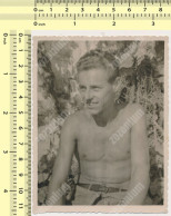 REAL PHOTO  Shirtless Man Beach Portrait Homme Torse Nu Sur Plage Old  Photo SNAPSHOT - Anonymous Persons