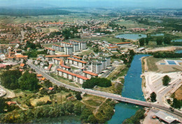 (25) SOCHAUX Vue Aérienne , La Piscine Et Les Nouveaux Blocs Au Bord D L'Allan  (Doubs ) - Sochaux