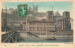 P4-69-Lyon - Pont De Tilsit Cathédrale Et Coteau Fourviéres Bateau Coin Pliée - Other & Unclassified