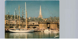 Voiliers Dans Le Port De St-Malo - Sailing Vessels