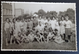 #3      Photo Noir Et Blanc Garçon Fille Photo D’école Photo De Groupe / Boy Girl School Photo Group Photo - Anonymous Persons