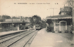 SURESNES - La Gare, L'arrivée D'un Train. - Gares - Avec Trains