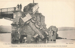 MEZIERES - Destruction Du Pont Du Chemin De Fer En 1871, Avant Le Passage D'un Train Allemand. - Ouvrages D'Art