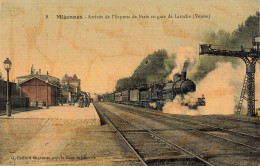 MIGENNES - Arrivée De L'express De Paris En Gare De Laroche. (carte Vendue En L'état) - Stations - Met Treinen