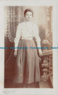 R138477 Woman. Hearty Greetings. Old Photography. Postcard - Monde