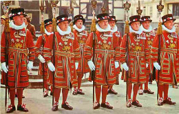 Royaume Uni - Londres - Yeomen Warders At The Tower Of London - CPM - UK - Voir Scans Recto-Verso - Tower Of London