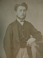 Photo CDV Numa Blanc  Paris  Homme Batbu Accoudé Sur Un Meuble  Sec. Emp. CA 1865 - L449 - Ancianas (antes De 1900)