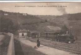 Ville Sur Jarnioux , Le Train En Gare - Autres & Non Classés