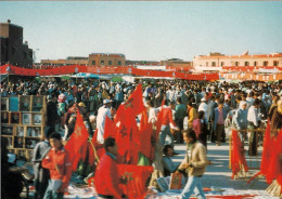 1 AK Marokko * Marrakech Der Djemaa-el-Fna-Platz - 2001 Erster Ort In Die UNESCO-Liste Immateriellen Kulturerbes Aufgen. - Marrakech