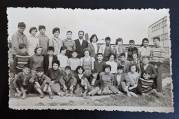 #3      Photo Noir Et Blanc Garçon Fille Photo D’école Photo De Groupe / Boy Girl School Photo Group Photo - Anonyme Personen