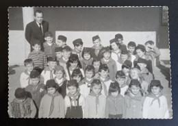 #3      Photo Noir Et Blanc Garçon Fille Photo D’école Photo De Groupe / Boy Girl School Photo Group Photo - Anonyme Personen