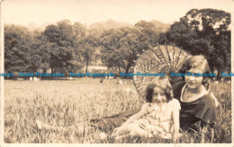 R139094 Woman. Girl. Old Photography. Postcard - Monde