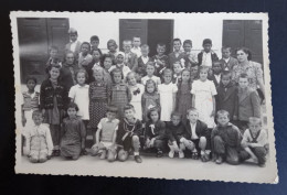 #2    Photo Noir Et Blanc Garçon Fille Photo D’école Photo De Groupe / Boy Girl School Photo Group Photo - Anonyme Personen