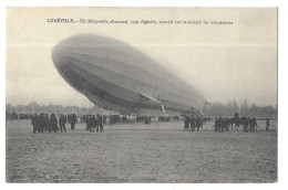 Lunéville, Un Dirigeable Allemand Type Zeppelin Atterit Sur Le Terrain De Manoeuvres (A17p86) - Luneville