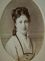 Photo CDV Th. Grémion à Mâcon -  Jeune Femme, Mme Gallois, Portrait Médaillon Embossé, Ca 1875-80  L448 - Anciennes (Av. 1900)