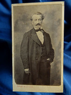 Photo CDV Defossé à Paris, Vernie - Homme Posant Main Dans La Poche, Second Empire  Ca 1865  L447 - Old (before 1900)