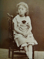 Photo CDV Mme Rozier à Crest - Fillette Sur Une Chaise, Ca 1875-80  L447 - Anciennes (Av. 1900)