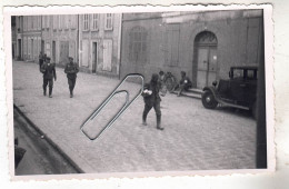 PHOTO  GUERRE CHAR TANK SCENE SOLDATS ALLEMANDS  EN FRANCE 1940 - War, Military