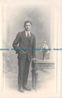 R139217 Man Standing Next To The Desk. Flowers. Old Photography. Postcard - World