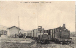 OCCITANIE AUDE TRANSPORTS CHEMINS DE FER PEU COURANT : ST LAURENT DE LA CABRERISSE LA GARE AVEC TRAIN A VAPEUR ATTELAGE - Estaciones Con Trenes