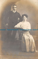 R139250 Woman. Man. Old Photography. Postcard - Wereld