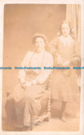 R139257 Women. Old Photography. Postcard - Wereld