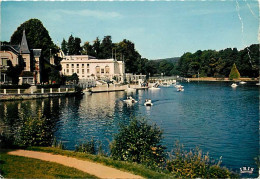 61 - Bagnoles De L'Orne - Le Casino Du Lac Et Les Pédalos - Etat Pli Visible - CPM - Voir Scans Recto-Verso - Bagnoles De L'Orne