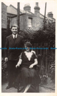 R140202 Woman And Man. Old Photography. Postcard - Wereld